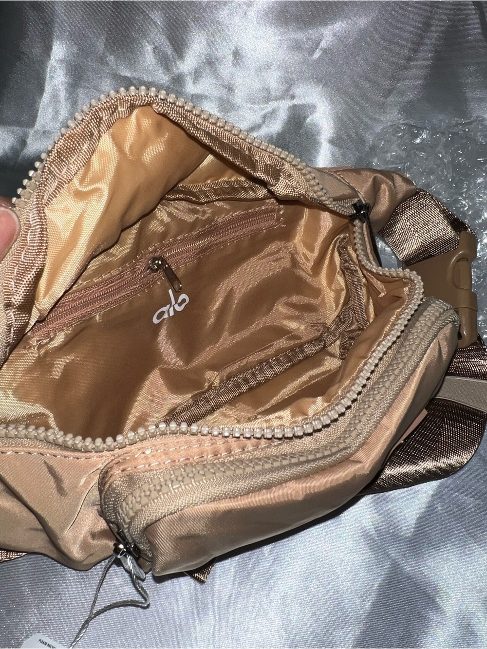 ALO Yoga Women’sTan Nylon Belt Bag - Picture 3 of 3